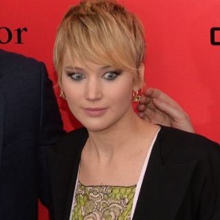 Jennifer Lawrence hace berrinche en alfombra roja en NY