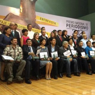 Entregan el Premio Nacional de Periodismo