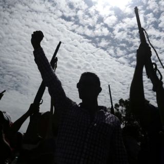 Autodefensa afirma que tomará Los Reyes en Michoacán