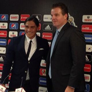 Chivas sigue experimentando con Palencia