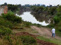 Experto forense en la zona donde han sido encontrados los cadáveres, en los límites entre Jalisco y Michoacán. EFE /