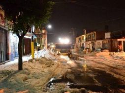 'No, no es nieve, es granizo que cayó ayer en #Tultepec la tierra de los cuetes', comparte @Demonio_Laplace en Twitter. ESPECIAL /