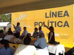 En este momento se llevan a cabo las mesas de diálogo. En foto, la mesa de línea política. Foto: @PRDmexico. ESPECIAL /