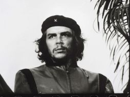 El retraro que muestra al Che con la mirada fija en el infinito, con pelo largo y barba fue realizada por Alberto Díaz Korda. ARCHIVO /