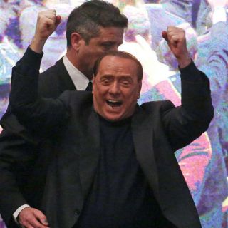 Berlusconi exige que Napolitano le conceda el indulto