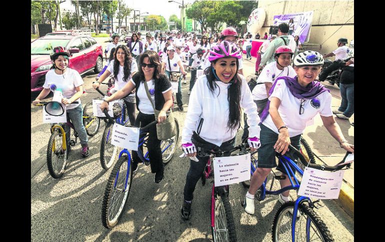 Participantes en la rodada contra la violencia de género.  /