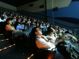 El aburrimiento reactivo puede ocurrir a alguien que se aburre de sus propios pensamientos tras salir del cine. ARCHIVO /