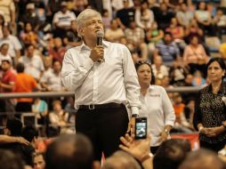 Andrés Manuel López Obrador anunció que Morena busca defender los bienes de México. ARCHIVO /