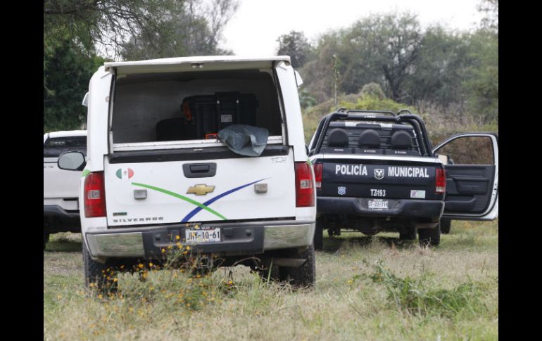Al punto del hallazgo acudieron elementos del Instituto Jalisciense de Ciencias Forenses y un agente del Ministerio Público.  /