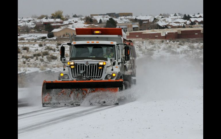 Una gran tormenta invernal con nieve y granizo azota el suroeste de Estados Unidos. AP /