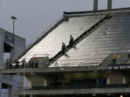 Administradores del estadio dijeron que la mujer cayó de una altura aproximada de 14 metros. AP /