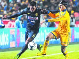 El “Topo” Medina (6) adelantó al América, pero Alan Pulido igualó. el marcador para los felinos dirigidor por “Tuca” Ferretti MEXSPORT /