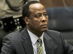 El médico Conrad insiste en su versión de que fue Jackson quien se inyectó la dosis letal de propofol. EFE /