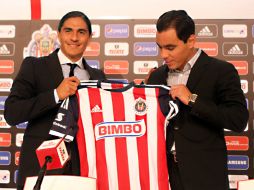 Bravo es presentado con el equipo rojiblanco.  /