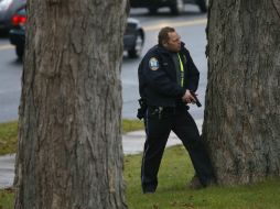 Fuerzas de seguridad acordonan varias calles de la zona donde continúa restringido el tráfico y paso a peatones. ARCHIVO /