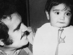 'Me olvidé de vivir', tema que interpretan Alejandro Fernández y su padre, cuenta con imágenes de su infancia. ESPECIAL /