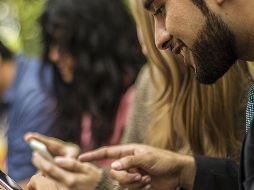 El uso de los llamados Smartphones es cada vez más común y no solo entre los jóvenes.  /