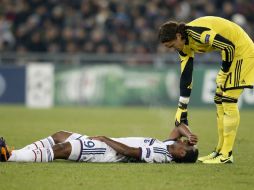 El camerunés Samuel Eto'o abandonó la cancha por lesión. AP /