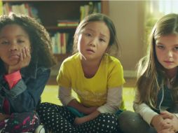 La compañía de juguetes GoldieBlox hace su propia versión de 'Girls' para promover juguetes de ingeniería para niñas. ESPECIAL /