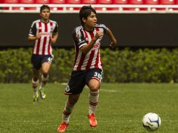 El técnico Ramón Morales realizó diferentes indicaciones correspondientes a los movimientos que pretende desarrollen sus pupilos. ARCHIVO /