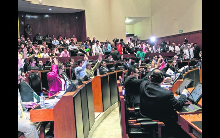 Sesión. Según el diputado del PRI, Manuel Alatorre, existe voluntad de los partidos políticos para reformar la Ley.  /