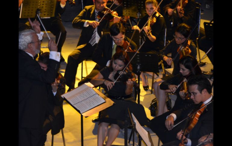 Con la presentación en la explanada municipal, la sinfónica juvenil cierra sus actividades formales. ESPECIAL /