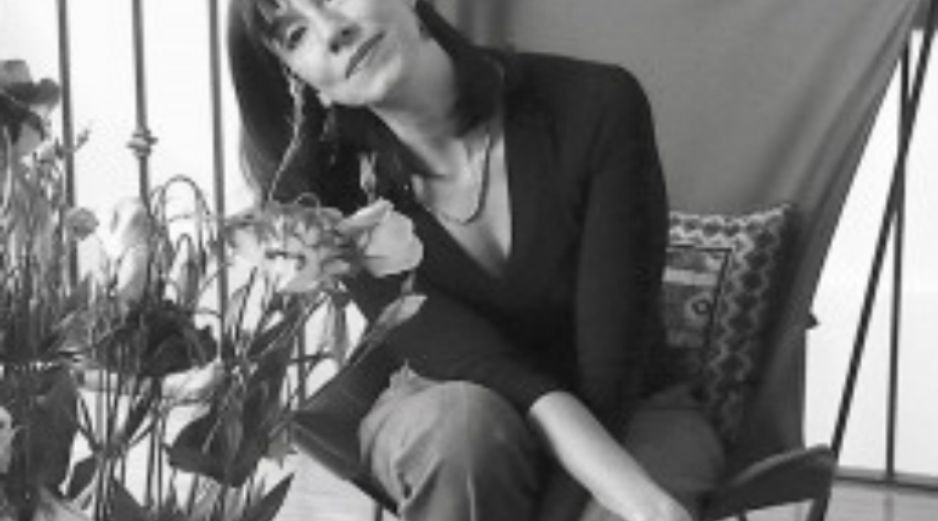 'El libro de las explicaciones' refrenda a Tedi López Mills como una autora atenta siempre a ampliar los límites de su escritura. ESPECIAL /