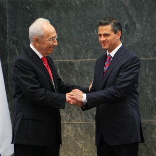 Peña Nieto destaca prestigio internacional de Shimon Peres