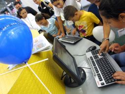 En abril de 2013, 9.5 millones de hogares tenían conexión a internet, cifra que representa 30.7% del total en México.  /