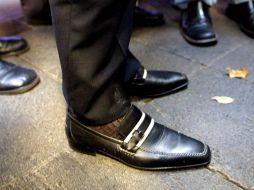 Se recomienda que los calcetines combinen con algún detalle del atuendo. ARCHIVO /