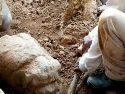 El grabado y la escultura encontrados ya se exhiben en el Museo Comunitario de Tenochtitlán. ESPECIAL /