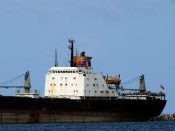 La justicia panameña liberó la nave pero no puede zarpar hasta no pagar la multa al canal. ARCHIVO /