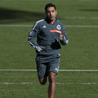 Transferibles de Chivas continúan entrenando con el equipo