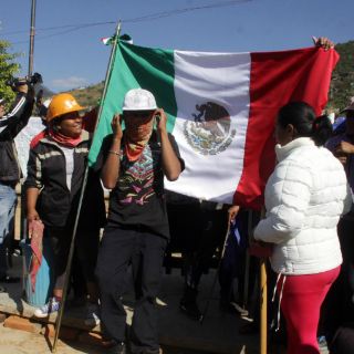 Amagan padres de familia con retomar planteles en Oaxaca