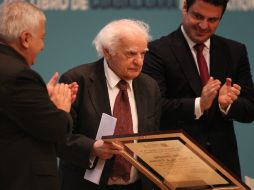 Llaman a Bonnefoy  como ''renovador de la poesía''.  /