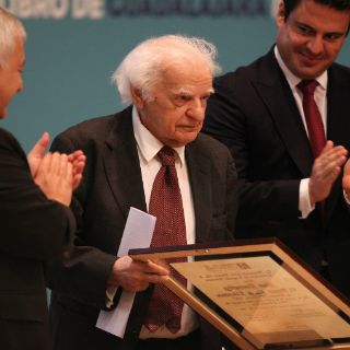 Entregan premio FIL de Literatura a Yves Bonnefoy