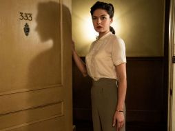 La actriz dijo que disfrutó vistiendo todos accesorios de esa época: las medias con costura, los ligueros y todo lo demás. AP /