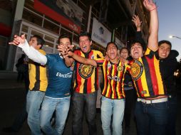 Los pocos aficionados de los Leones Negros mostrarán un gran apoyo durante el encuentro.  /