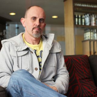 Los gatos pardos, una novela inquietante: Elmer Mendoza