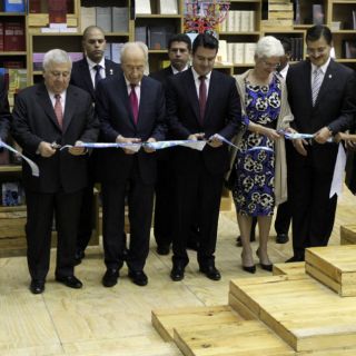 Peres inaugura el pabellón de Israel