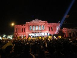 Las afueras del paraninfo de la UdeG fue el escenario de los festejos.  /