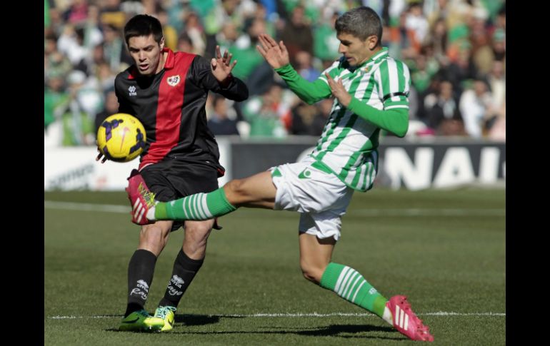 Ambos equipos no pudieron aprovechar las condiciones para ganar. EFE /