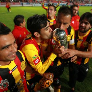 Valdovinos y su paciencia entran a la historia de Leones Negros