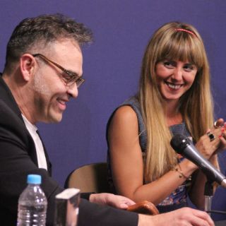 Fans le cantan a Cerati en la FIL