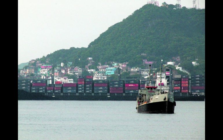 El puerto de Manzanillo cuenta ya con una nueva terminal de contenedores, pero todavía “estamos rezagados”, afirman expertos. EL INFORMADOR /