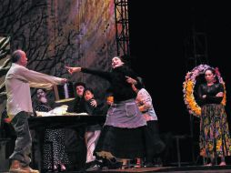 Escena de Los cuervos están de luto de Hugo Argüelles ESPECIAL /