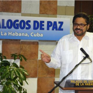 Las FARC piden a Maradona que juegue en partido por la paz