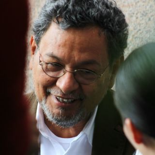 La literatura hace creer que es posible seguir: Élmer Mendoza