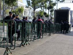 Los miembros de la CNTE marchan sobre Paseo de la Reforma, procedente del Hemiciclo a Juárez. SUN /