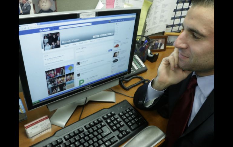 Facebook ya permitía a los usuarios esconder todas las publicaciones de una persona. ARCHIVO /